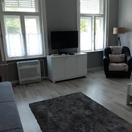 Jade Vendeghaz Apartment Papa