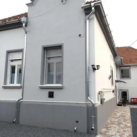 Jade Vendeghaz Pápa